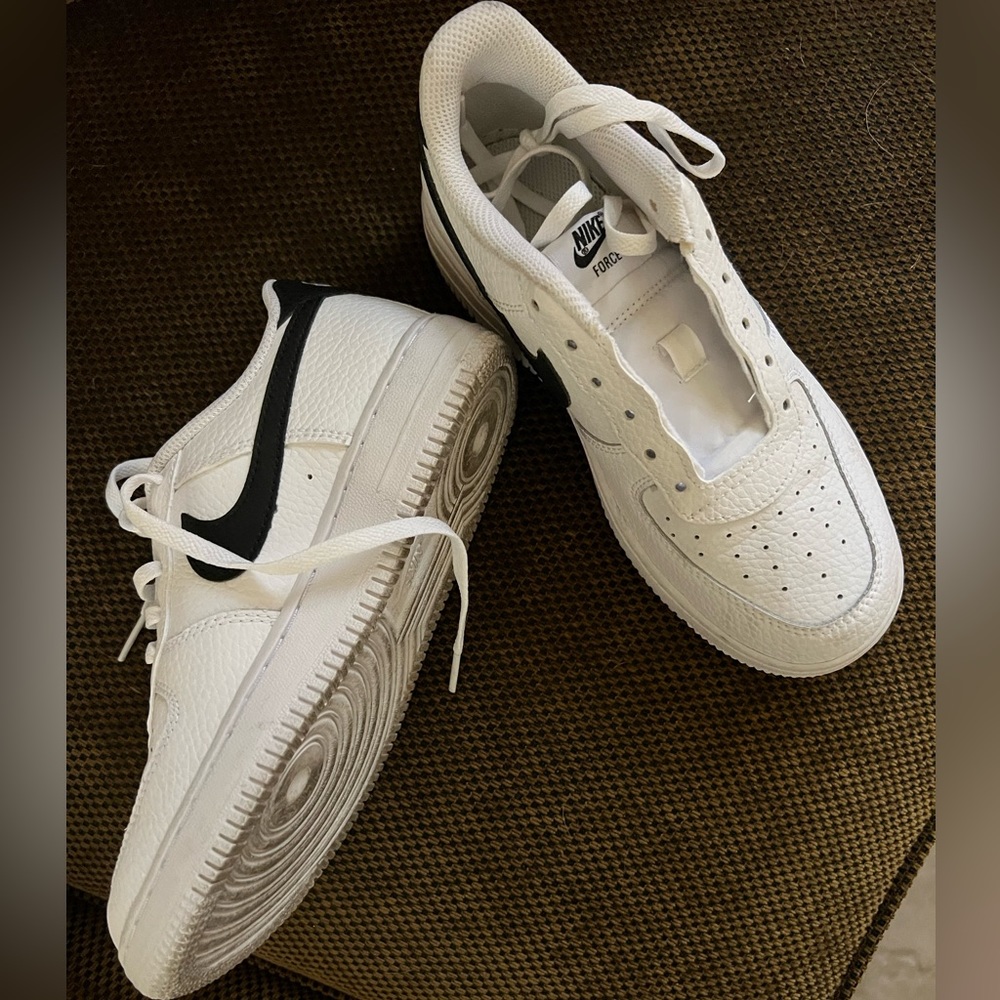 Women’s Nike - Size 3Y